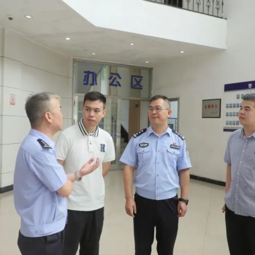 夏季送清凉，致敬高温下的警务守护者